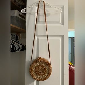 Basic little straw crossbody bag